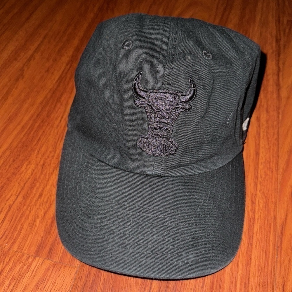 47 Chicago bulls clean up baseball hat cap rare black on black logo - Picture 7 of 7